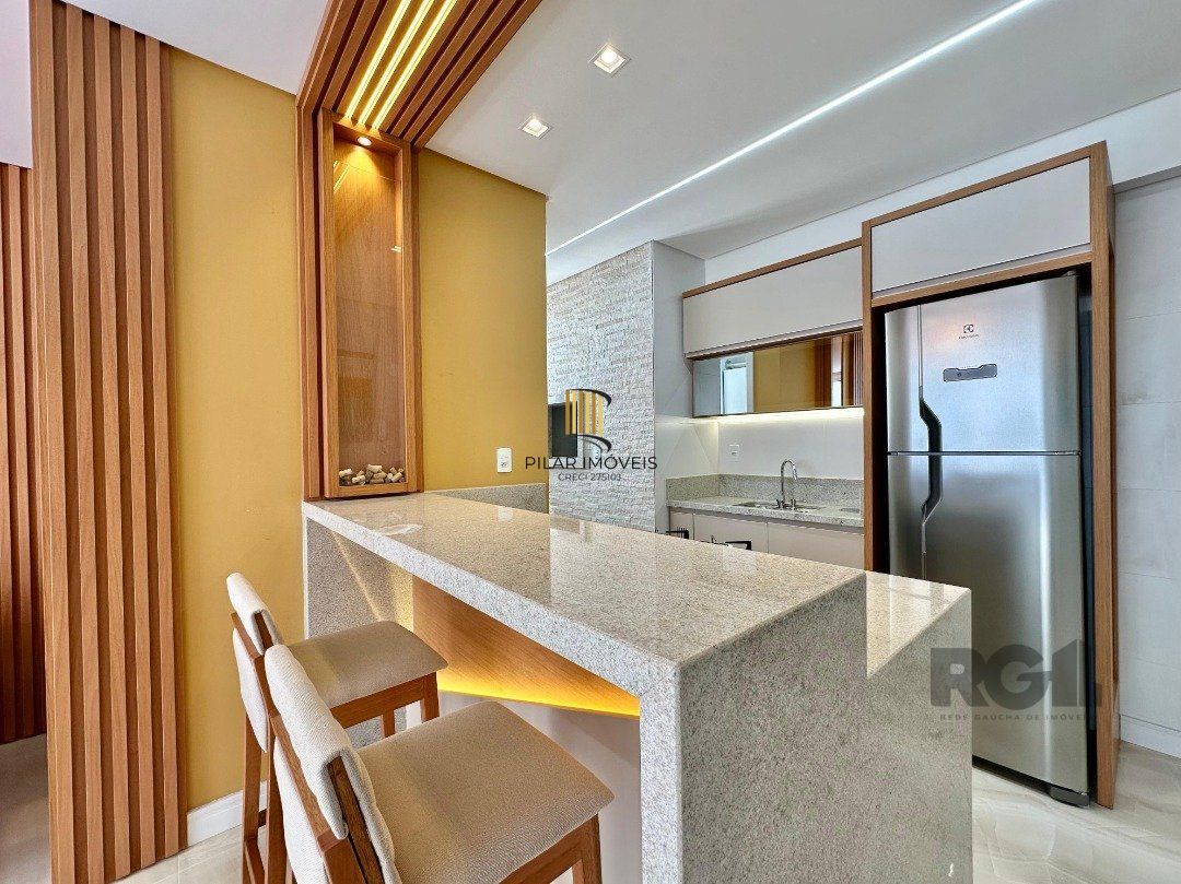 APARTAMENTO À VENDA COM SACADA DE FRENTE