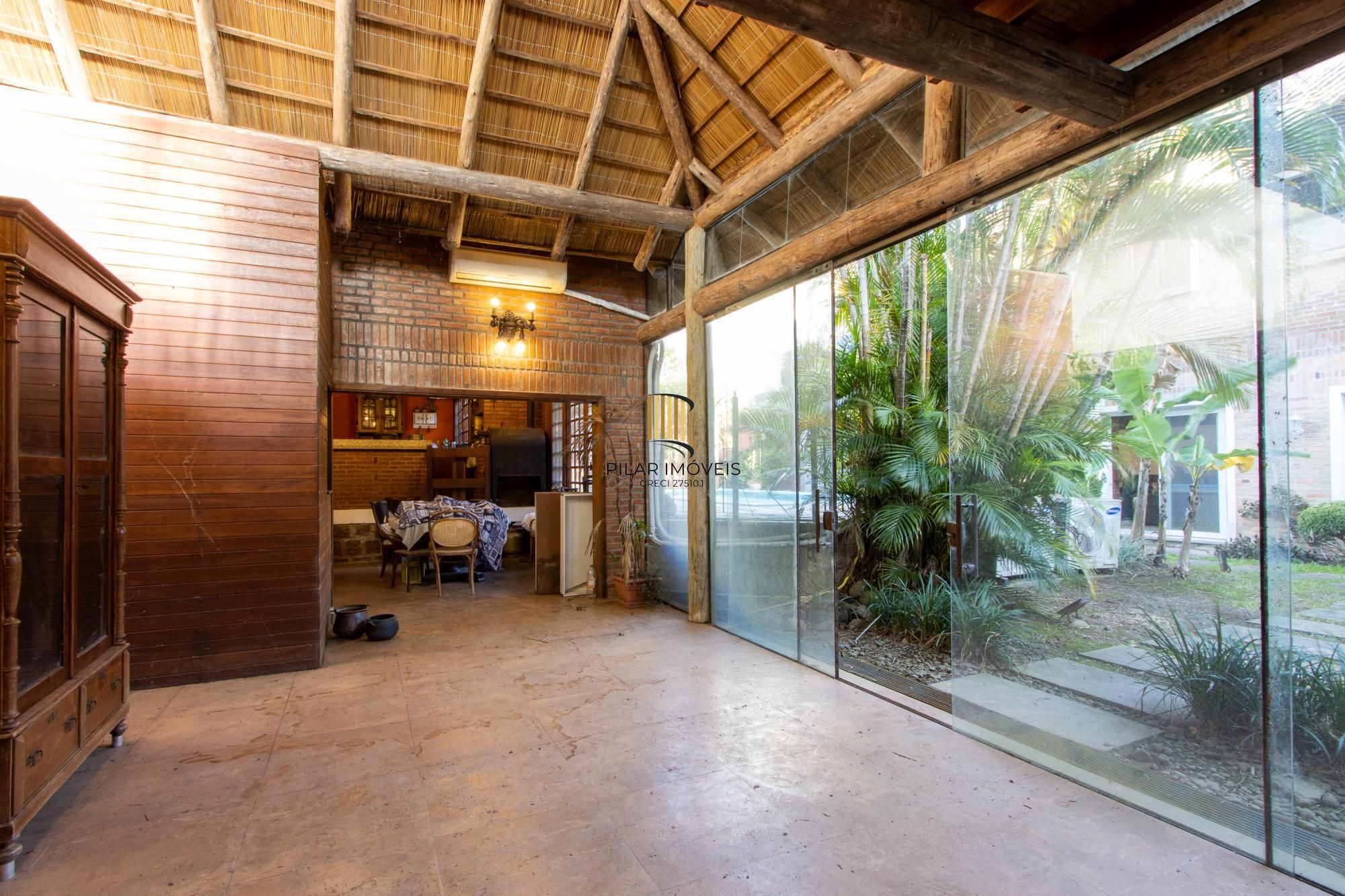 Excelente Casa em Condominio Fechado com 440,60m Dormitórios, sendo 2 Suítess