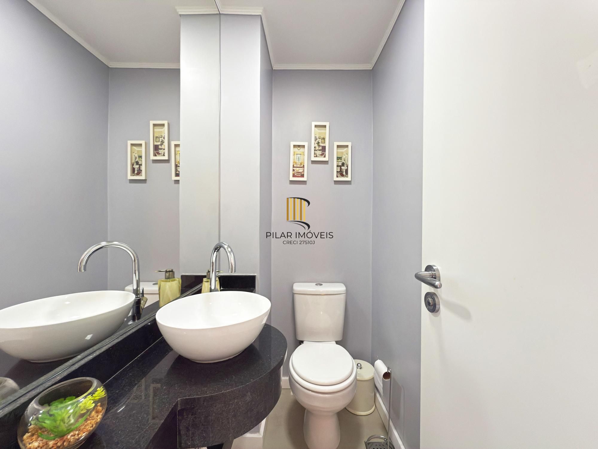 Apartamento 03 Suítes bairro Cristal, 88,97m² de área privativa, semimobiliada e 02 vagas de garagens cobertas.