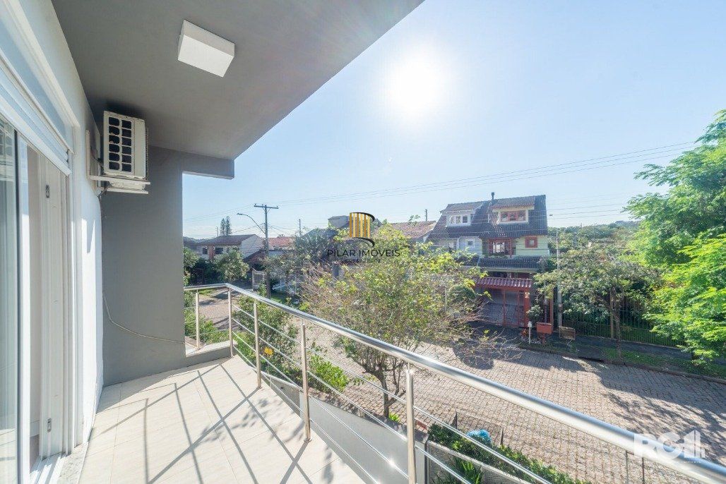 Casa, totalmente mobiliada, 3 dormitórios, 1 uma suíte com closet e sacada