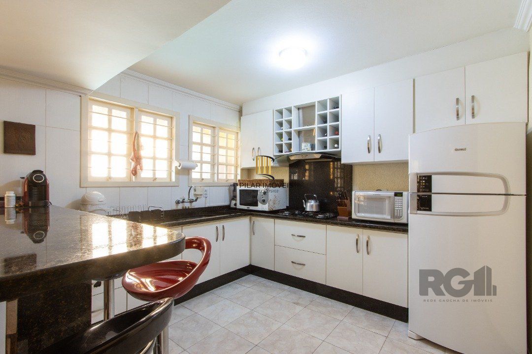 Casa para Venda - 254m², 4 dormitórios, sendo 3 suites, 5 vagas - Espirito Santo