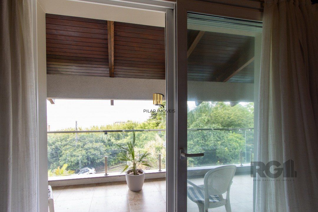 Sobrado com vista para Rio, 3 quartos, 2 suites, pátio, piscina, vaga para 4 carros - Bairro Vila Assunção