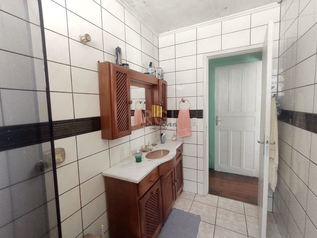 Casa para Venda - 265.1m², 3 dormitórios, 4 vagas - Guarujá