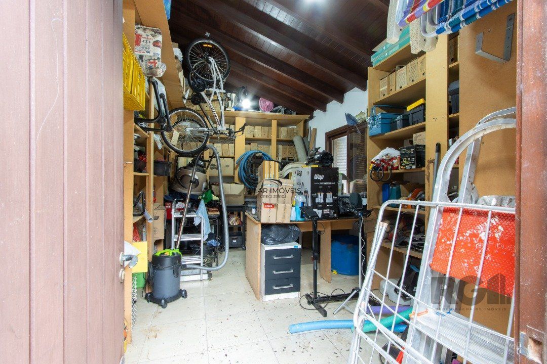 Casa 3 dormitórios no bairro Hípica