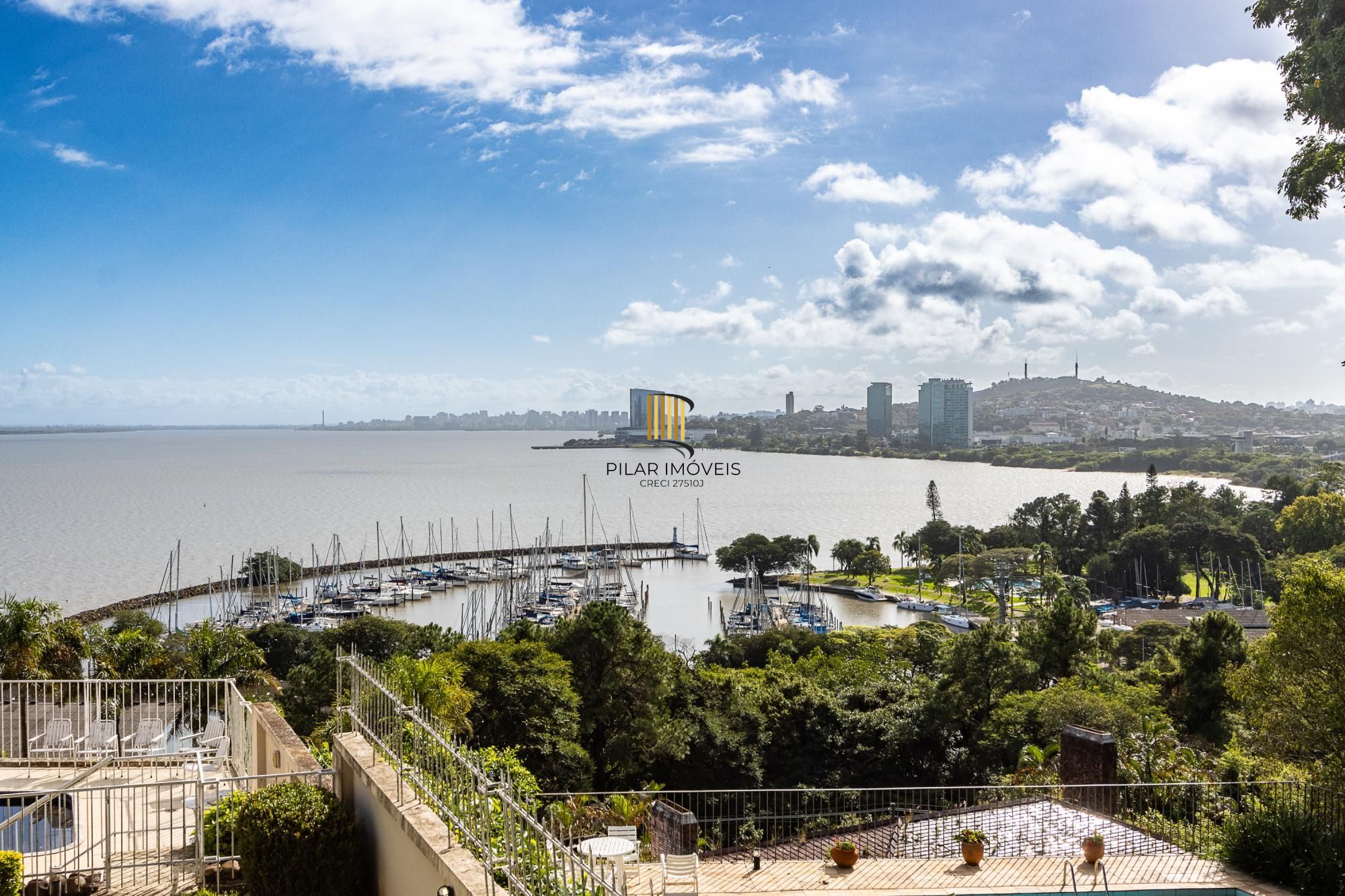 Residência em endereço nobre na Vila Assunção, com vista privilegiada para o Guaíba e clubes náuticos!