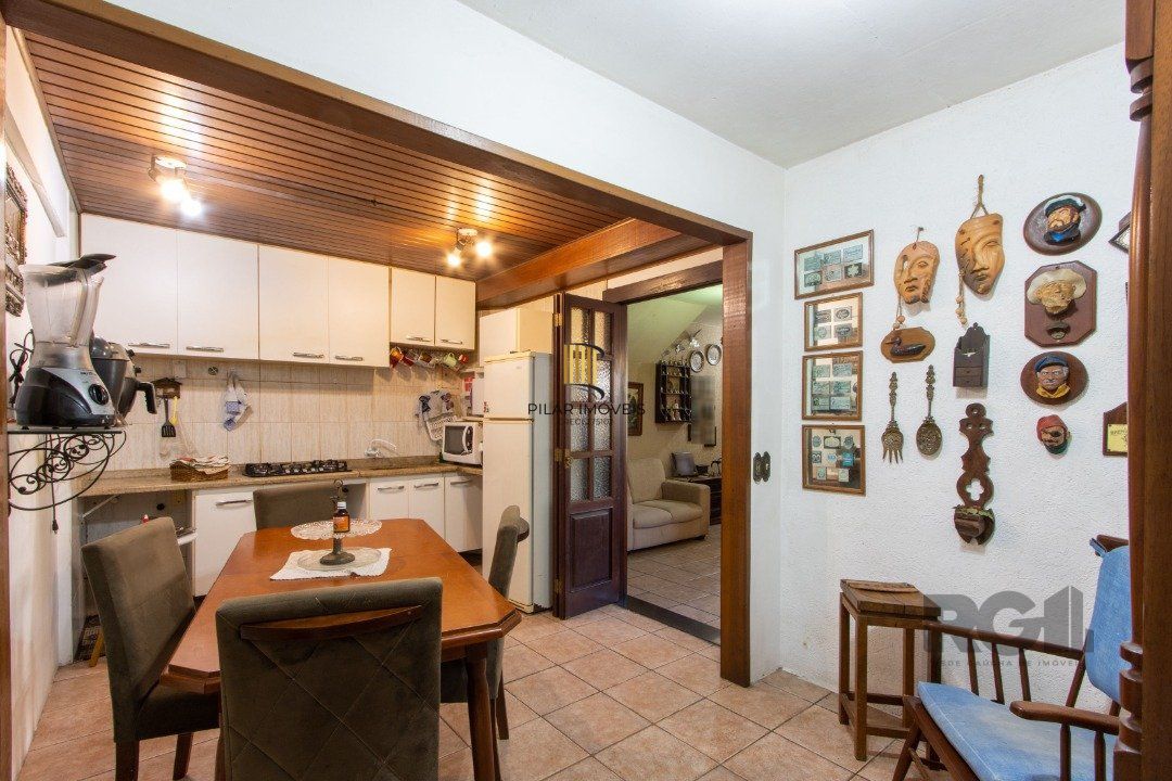 Casa de Condomínio 4 dormitórios no bairro Hípica