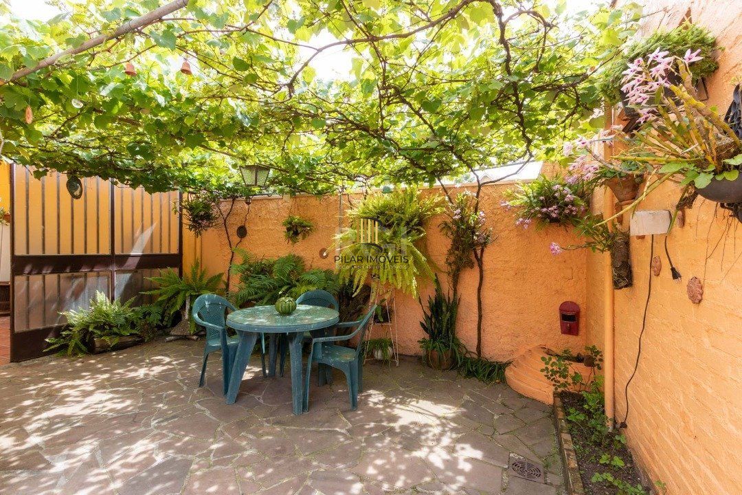 Casa para Venda - 435m², 4 dormitórios, sendo 4 suites, 4 vagas - Cristal