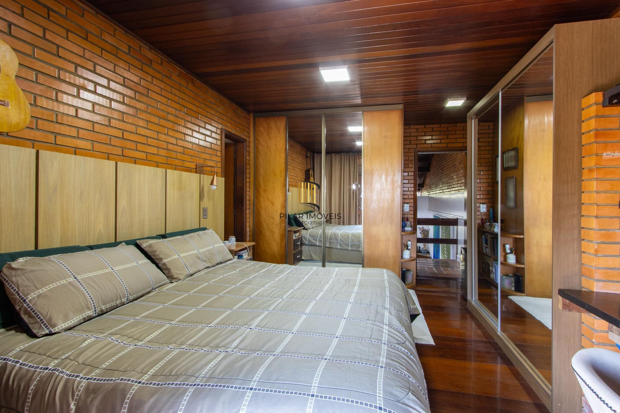 Casa 5 dormitórios no bairro Teresópolis