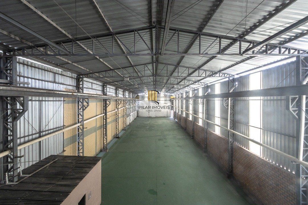 Pavilhão com área construída de cerca de 900m²