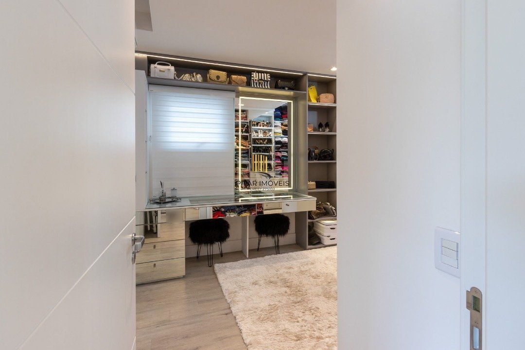 Casa Condominio para Venda - 239.3m², 3 dormitórios, sendo 2 suites, 6 vagas - Distrito Industrial