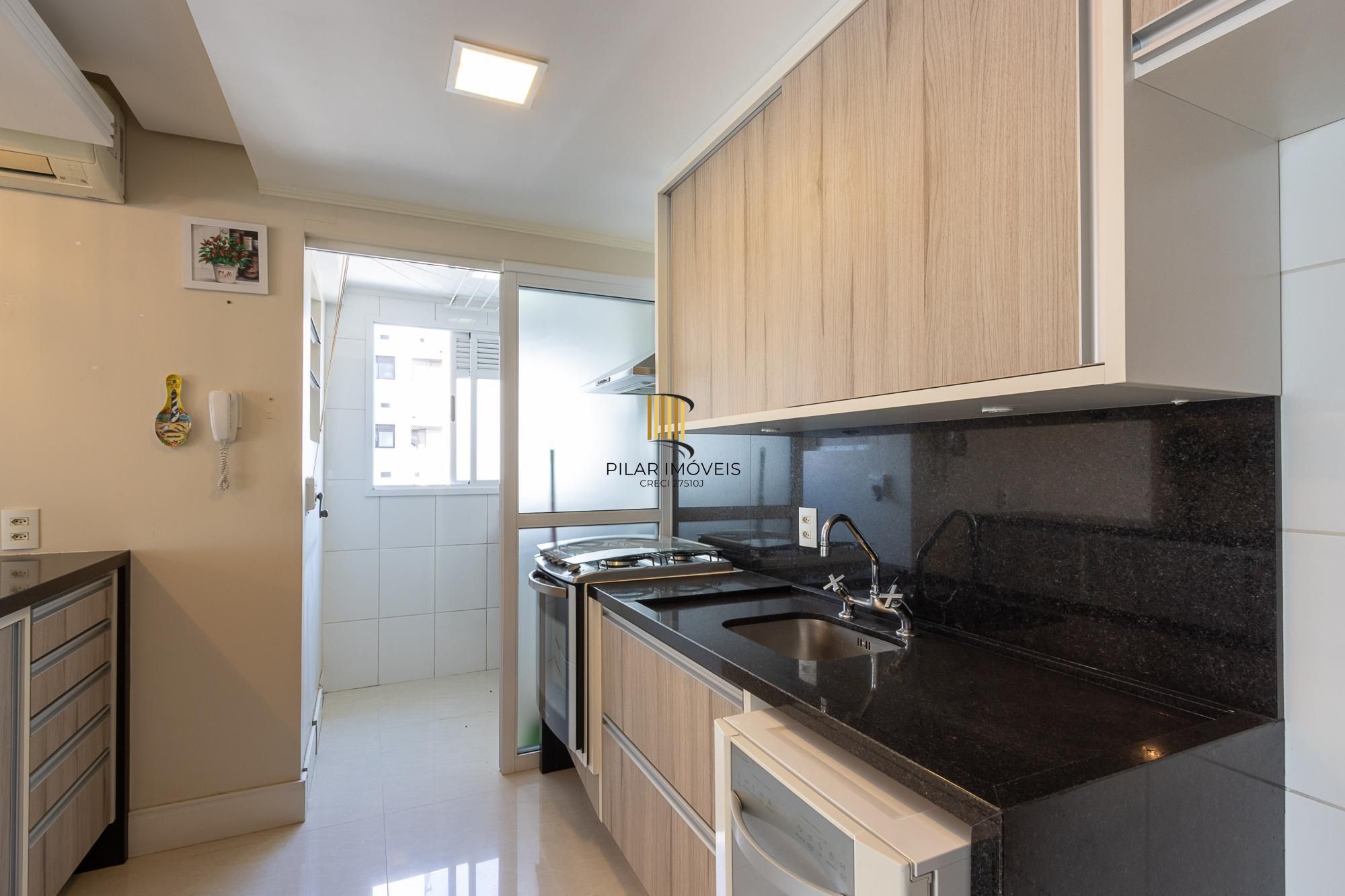 Apartamento de 3 dormitórios, 1 suíte e 2 vagas escrituradas no bairro Tristeza.