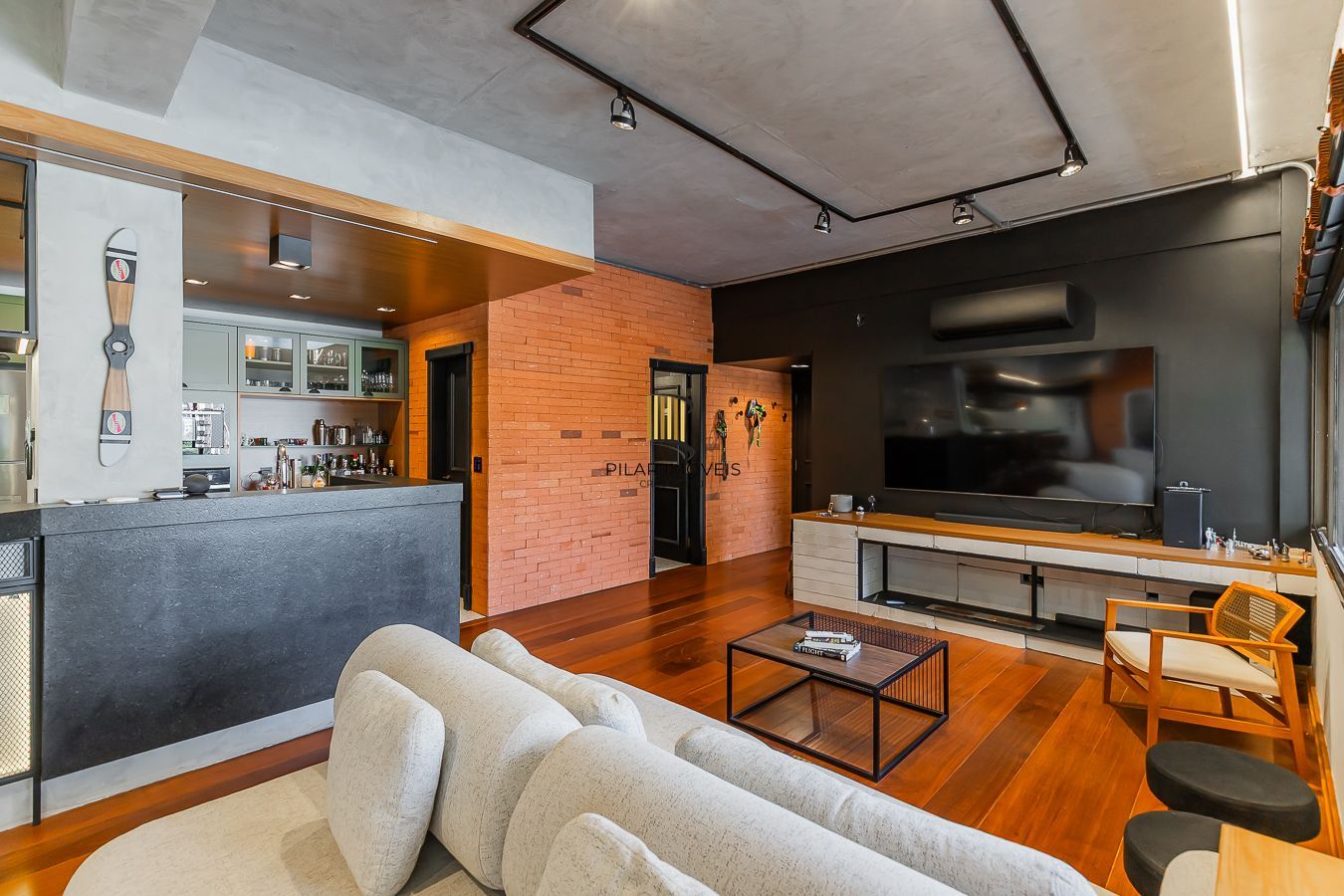 Apartamento 3 dormitórios, 3 vagas e 259 m² no bairro Auxiliadora.