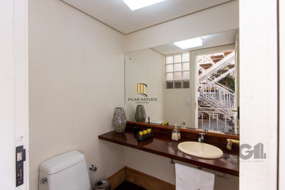 Casa deslumbrante vista do Guaiba, 3 dormitórios, sendo 1 suite master com closet e banheira de hidro com vista para o rio