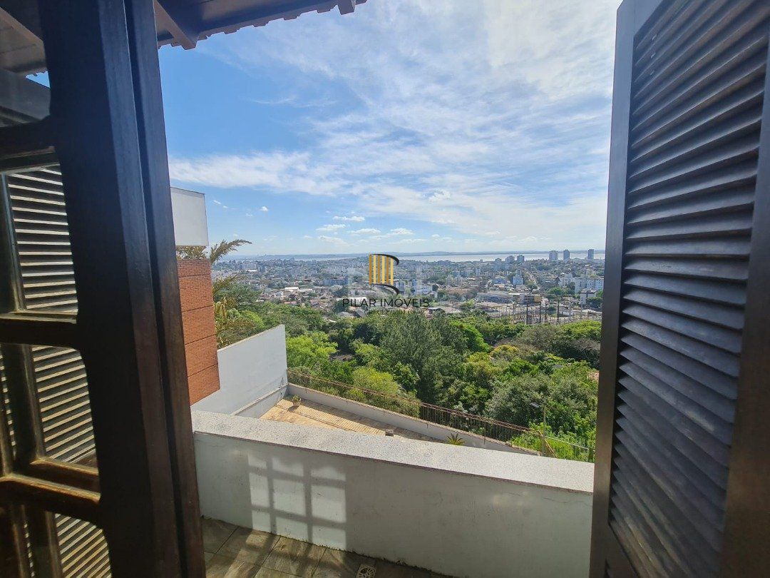 Casa para Venda - 464m², 5 dormitórios, sendo 4 suites, 4 vagas - Nonoai