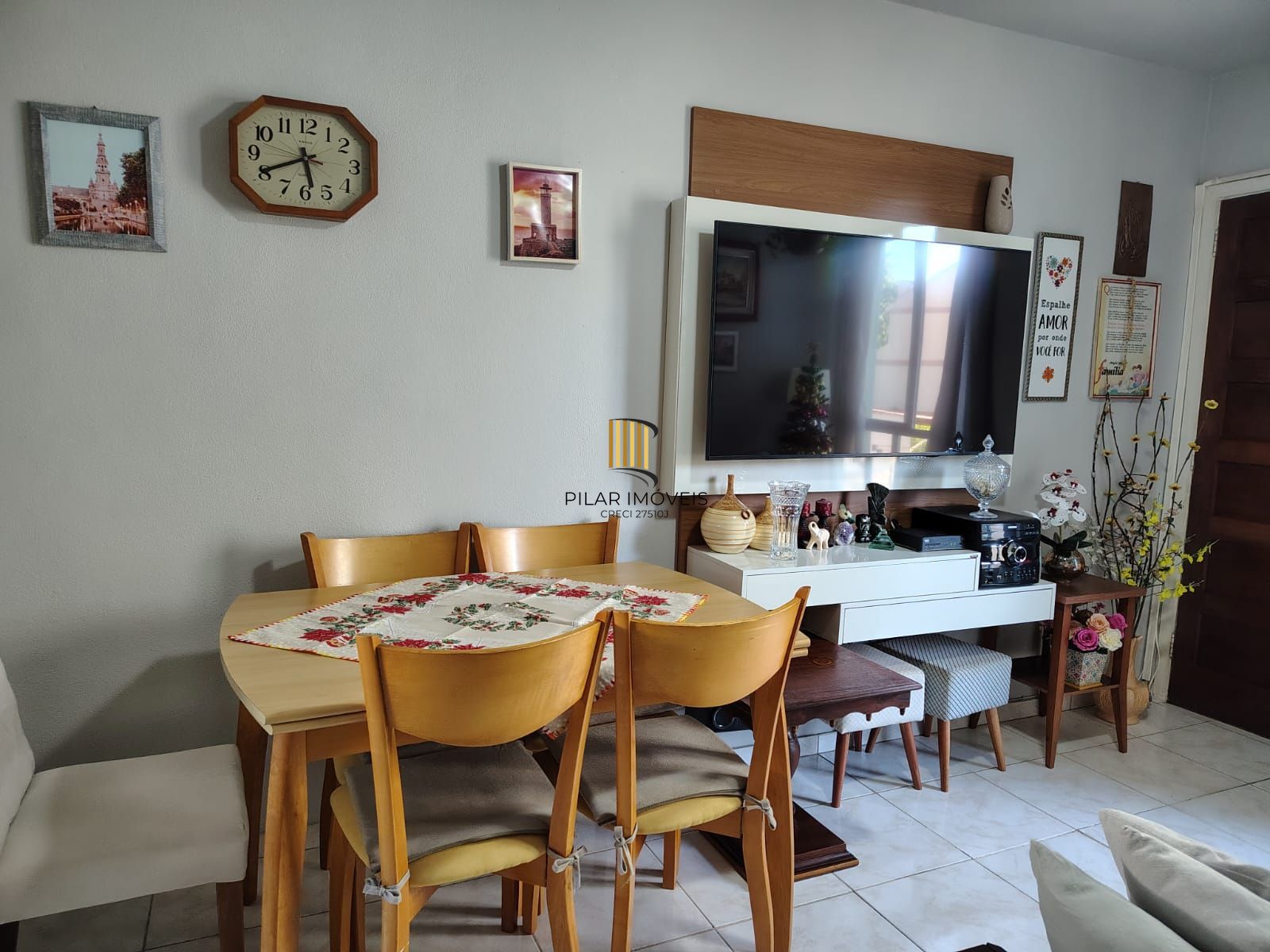 Apartamento de 2 dormitórios, 1 vaga, no bairro Camaqua.