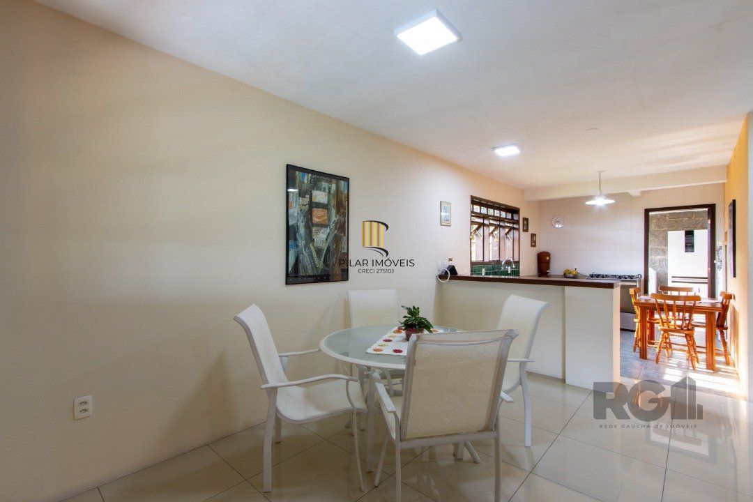 Casa para Venda - 220m², 3 dormitórios, sendo 2 suites, 5 vagas - Espirito Santo