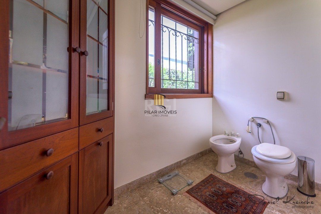 Casa para Venda - 418m², 5 dormitórios, sendo 1 suites, 6 vagas - Tristeza