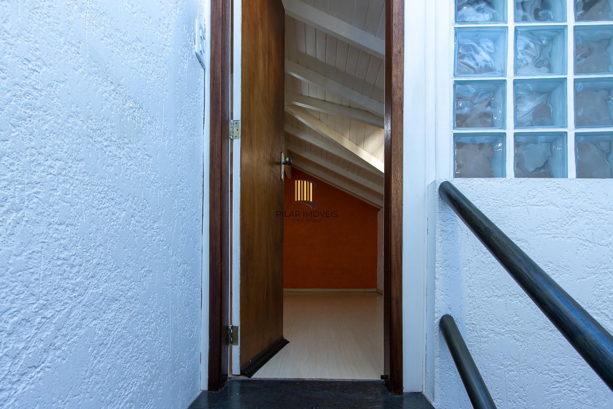 Casa em condomínio, com 3 dormitórios,