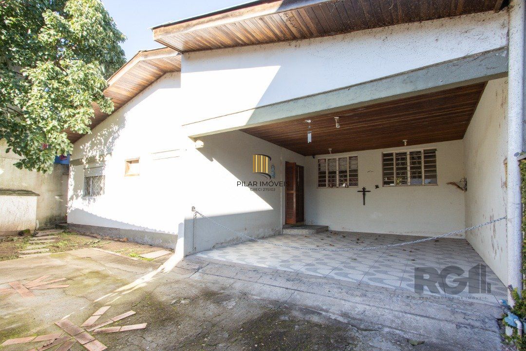 Terreno plano com 439m², localizado na Avenida Copacabana, no limite entre os bairros Tristeza e Assunção