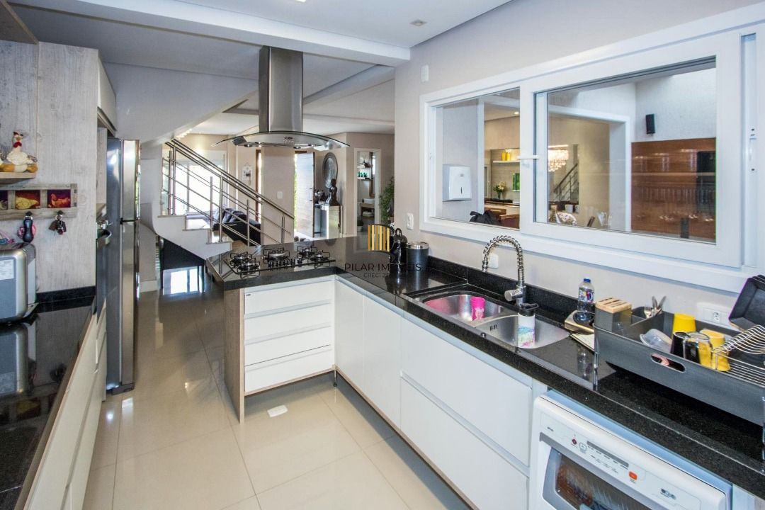 Casa para Venda - 147.3m², 3 dormitórios, sendo 1 suites, 3 vagas - Guarujá