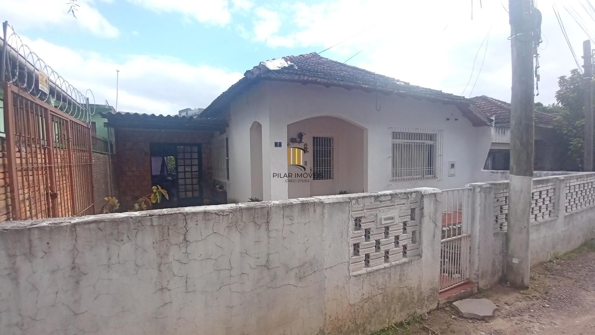 Casa com 2 dormitórios no bairro Glória