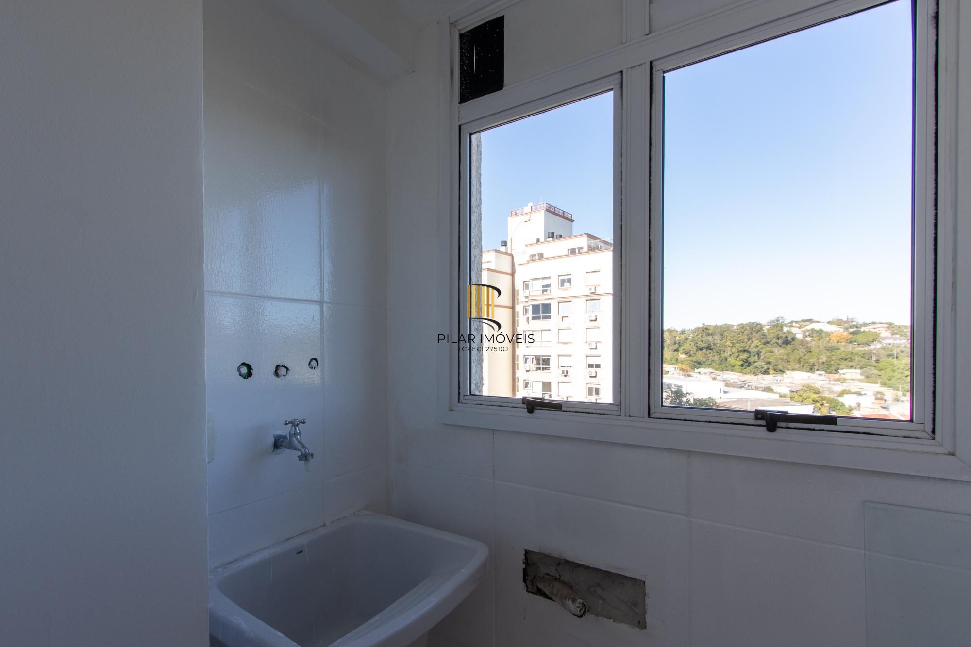 Apto com 3 dormitórios suíte e box coberto ( nunca habitado e reformado )