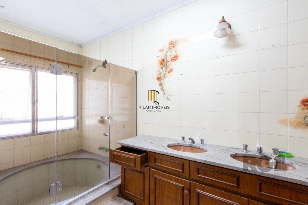Casa para Venda - 72.6m², 4 dormitórios, sendo 1 suites, 6 vagas - Camaquã