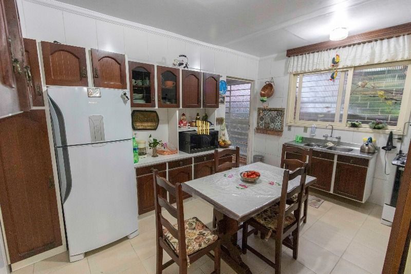 Casa para Venda - 231.72m², 4 dormitórios, sendo 1 suites, 3 vagas - Tristeza