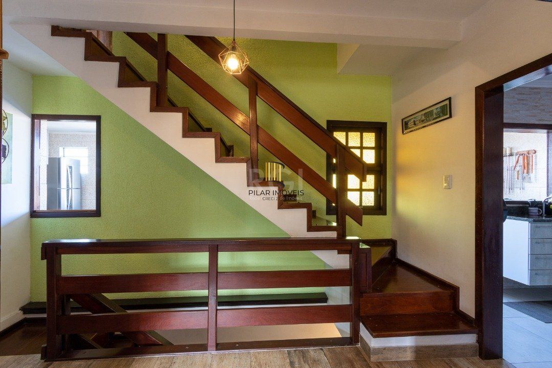 Casa para Venda - 300m², 5 dormitórios, 2 vagas - Cavalhada