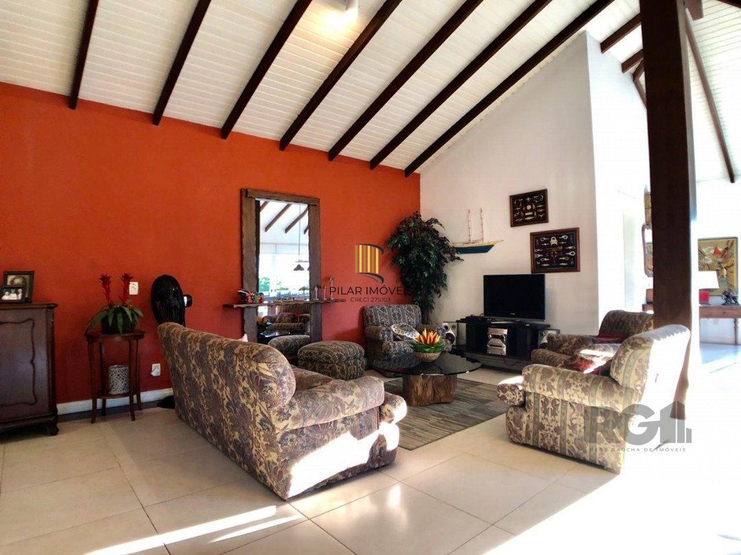 EM ATLÂNTIDA, CASA COM 1140m², 320 m² DE ÁREA PRIVADA, 3 DORMS (1 SUÍTE)
