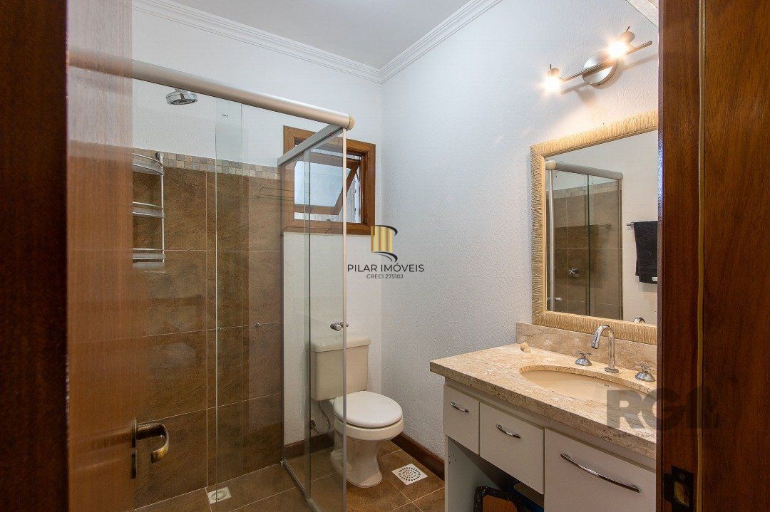 Casa para Venda - 300m², 5 dormitórios, sendo 1 suites, 4 vagas - Portal do Guarujá