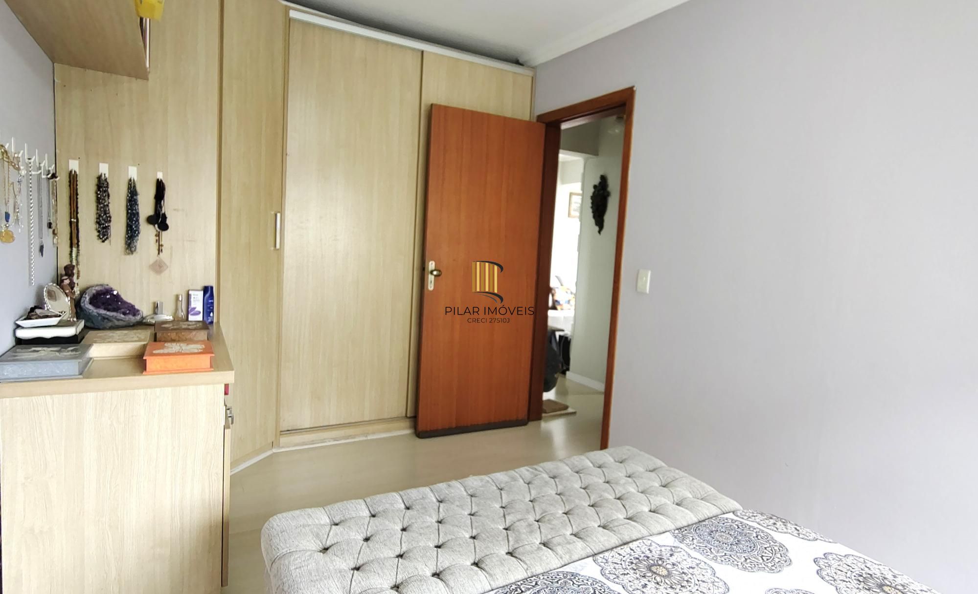 Apartamento de 2 dormitórios, 1 banheiro no bairro Trsiteza.