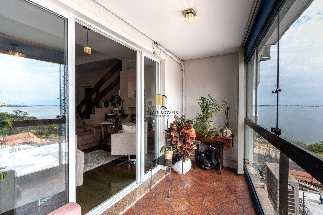 Cobertura para Venda - 255m², 3 dormitórios, sendo 1 suites, 2 vagas - Praia de Belas