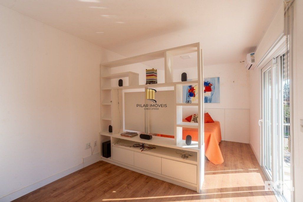 Casa, totalmente mobiliada, 3 dormitórios, 1 uma suíte com closet e sacada