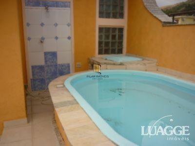 casa com 4 dormitórios, sendo uma suíte , e 530 area privativa