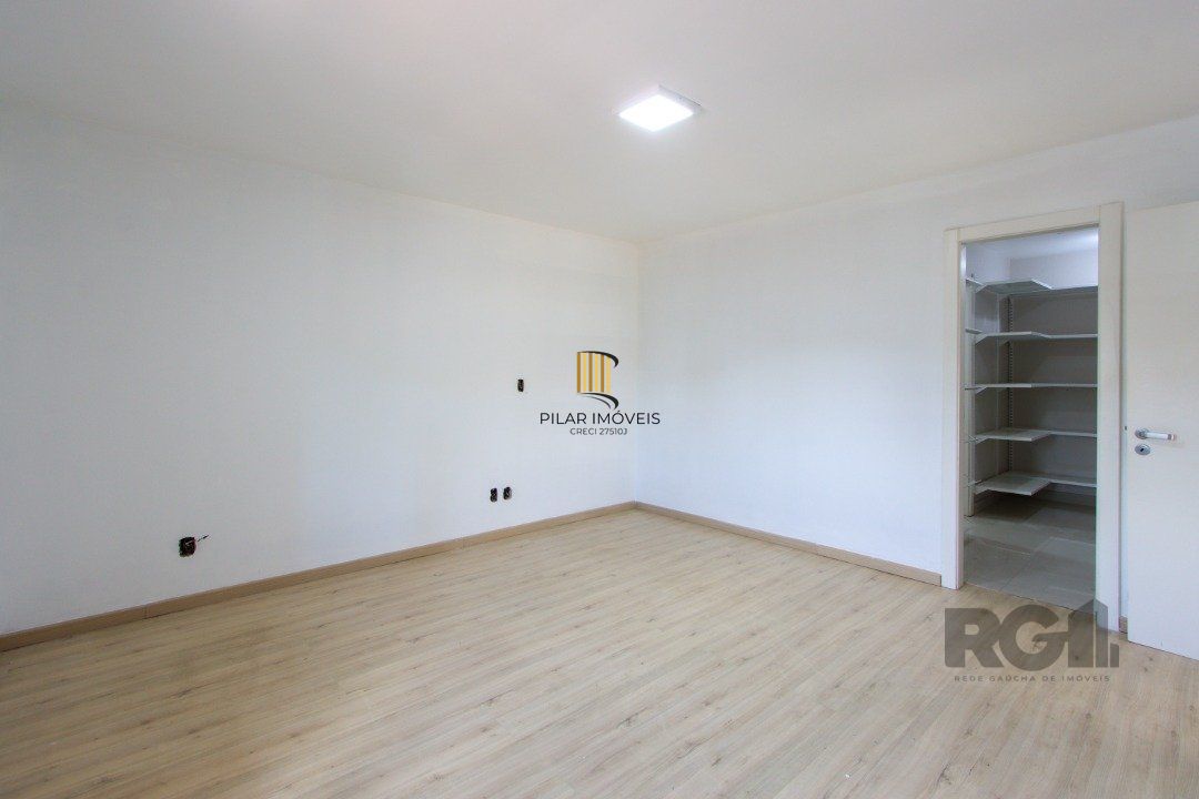 Casa com 4 quartos, com 347,57 m 2 privativos