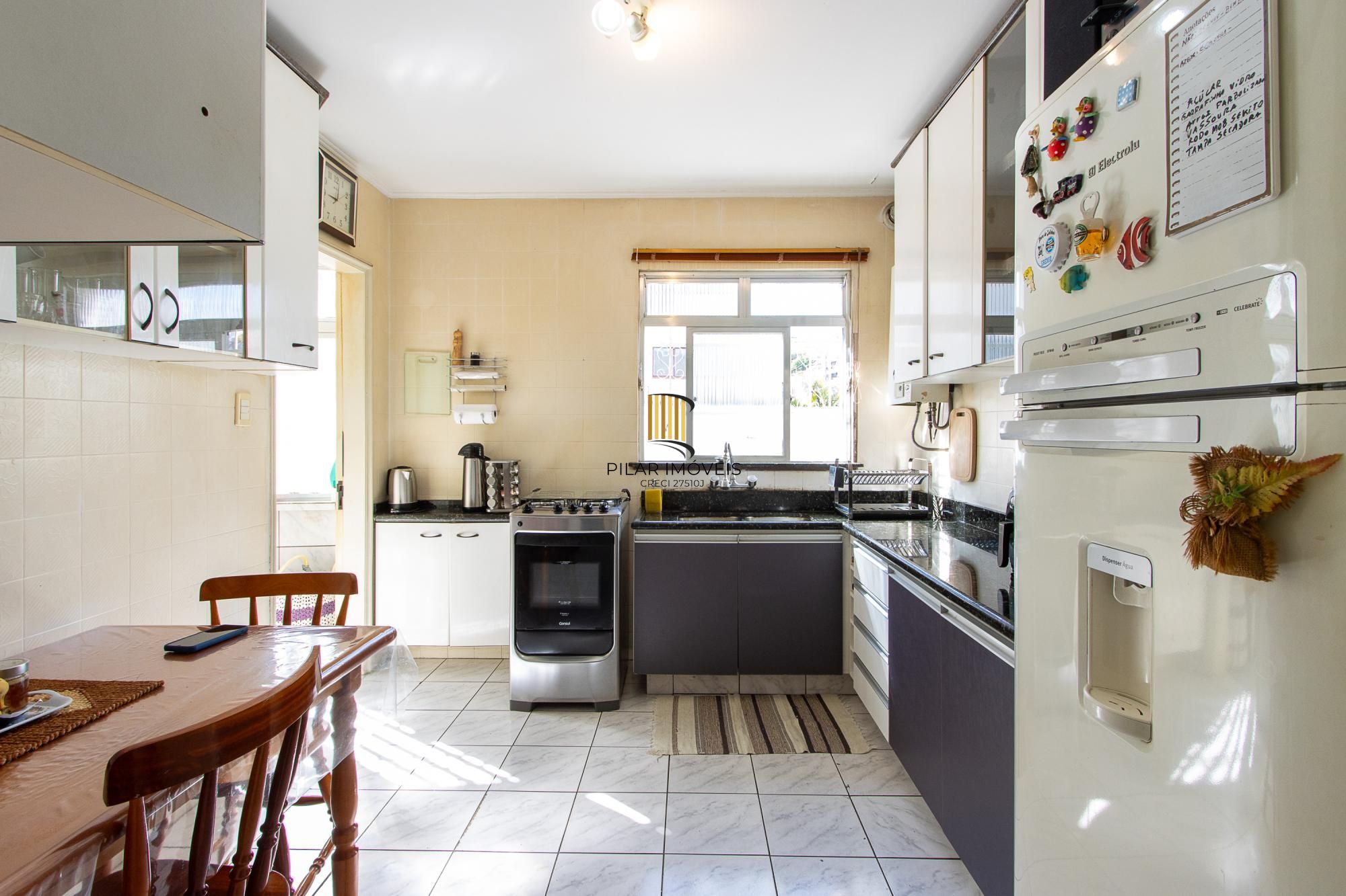 Apartamento 4 dormitórios no bairro Menino Deus