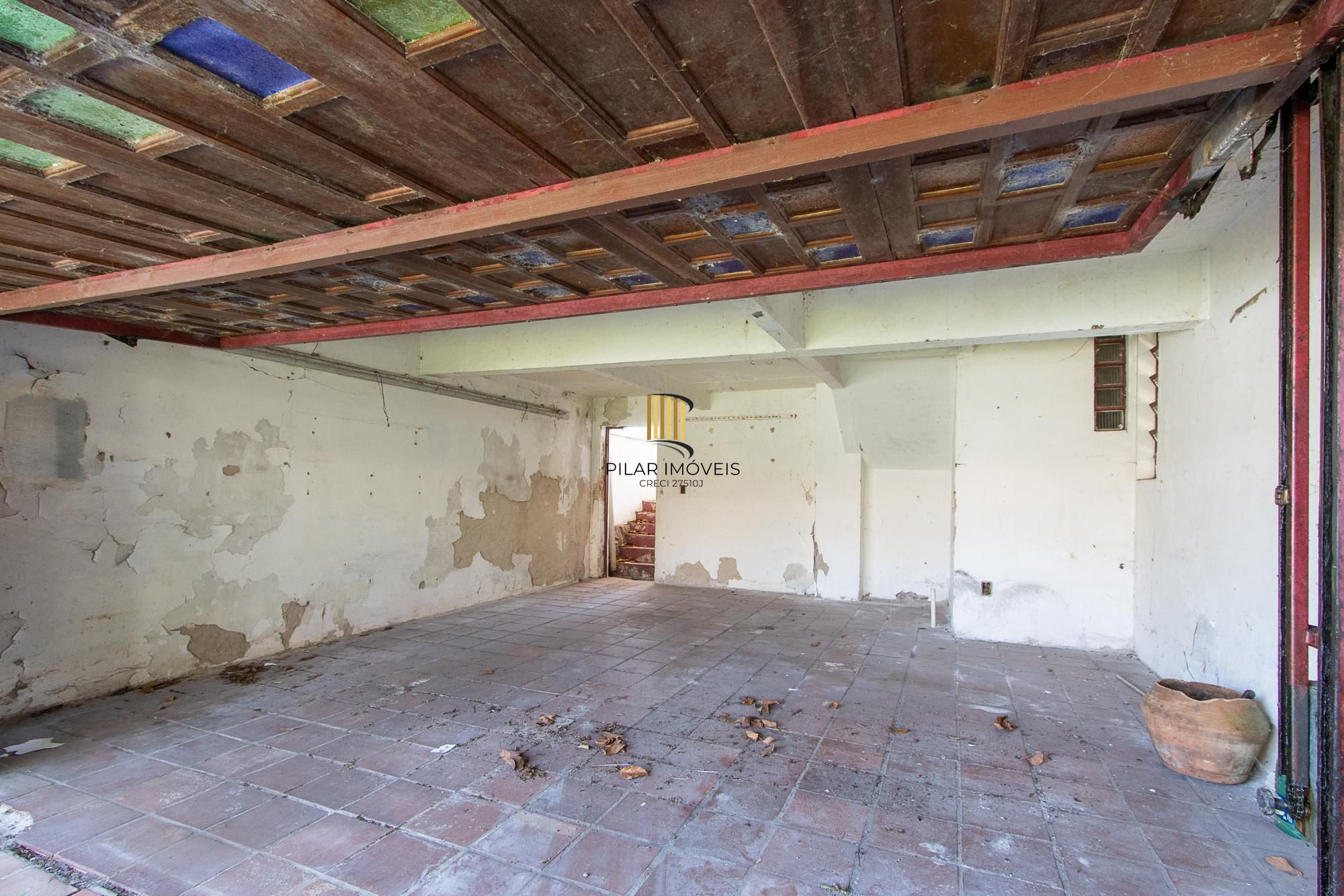 Casa para Venda - 320m², 3 dormitórios, sendo 1 suites, 4 vagas - Cristal