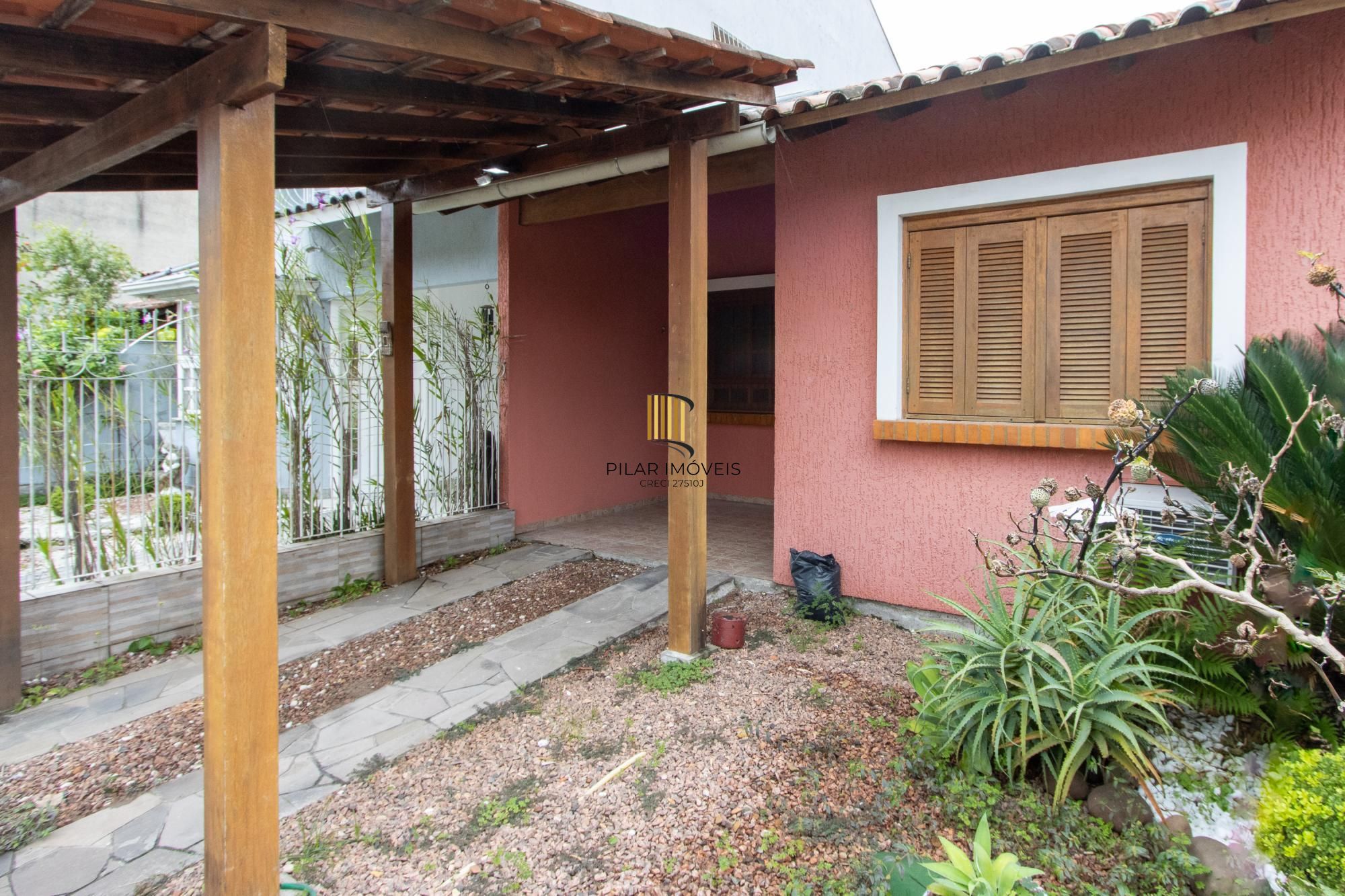 Casa térrea com 2 dormitórios I Bairro Hípica