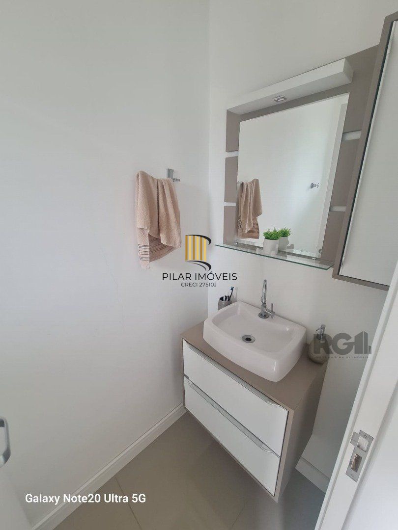 Casa 3 dormitórios no bairro Guarujá