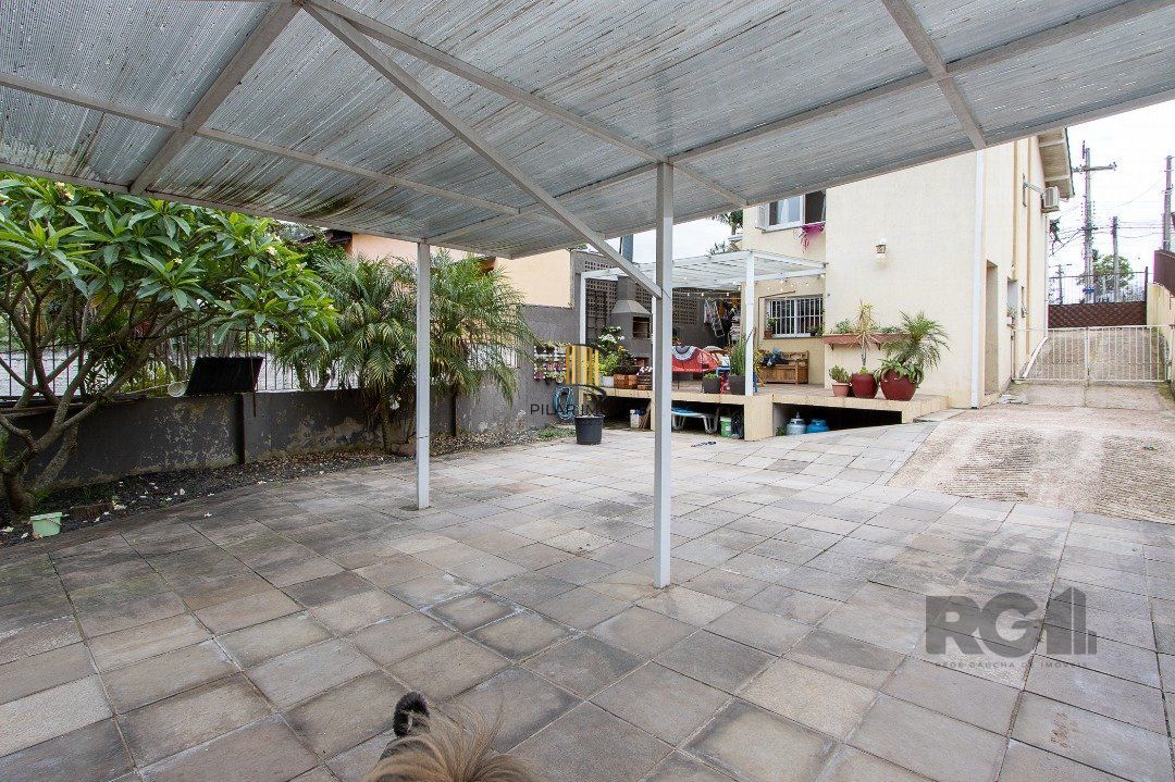 Casa para Venda - 132.55m², 3 dormitórios, sendo 1 suite, 5 vagas - Teresópolis