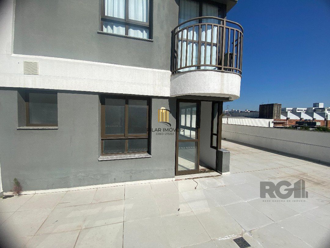 Loft com terraço privativo em L, possui 1 dormitório