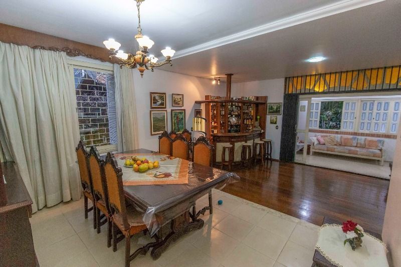 Casa para Venda - 231.72m², 4 dormitórios, sendo 1 suites, 3 vagas - Tristeza