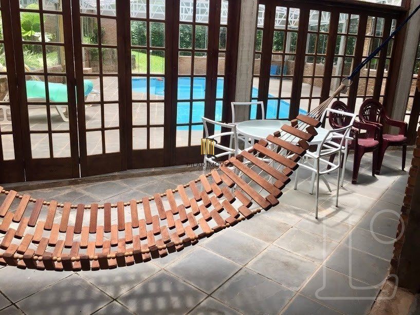 Casa para Venda - 570m², 3 dormitórios, sendo 1 suites, 2 vagas - Hípica