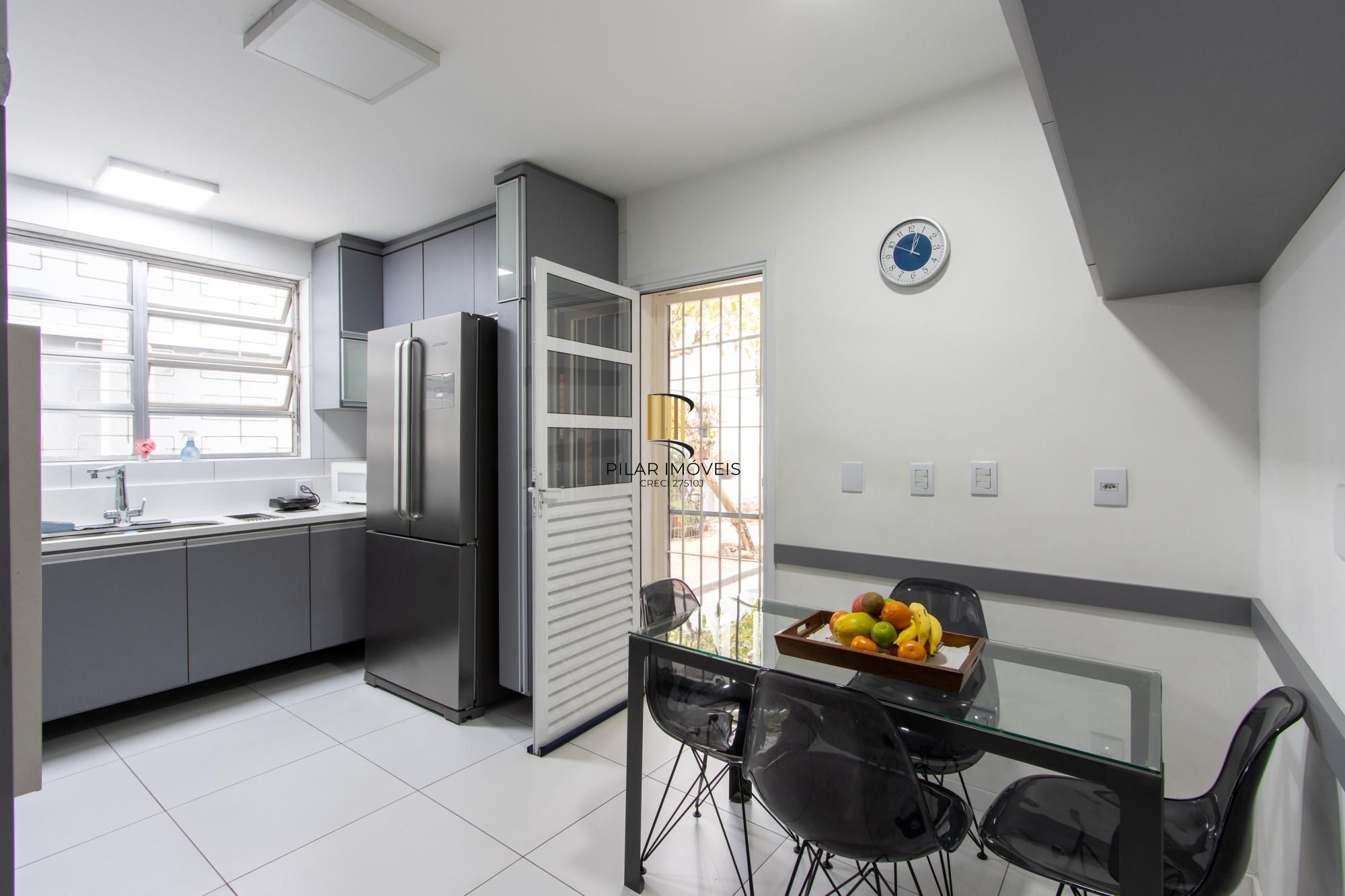 Casa TODA Reformada à Venda  – Mobiliada