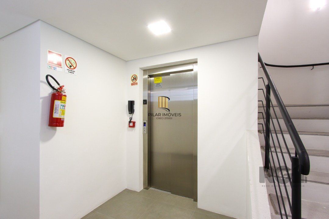 Apartamento em Porto Alegre no Bairro Petrópolis, de 2 quartos, GARDEN , semi mobiliado