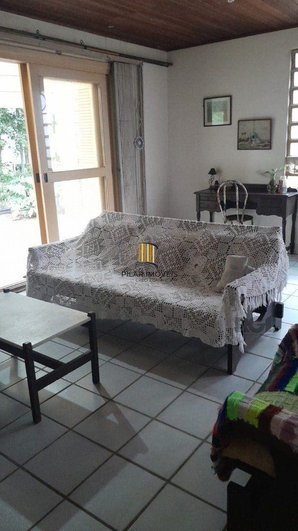 Casa 6 dormitórios no bairro Ponta Grossa