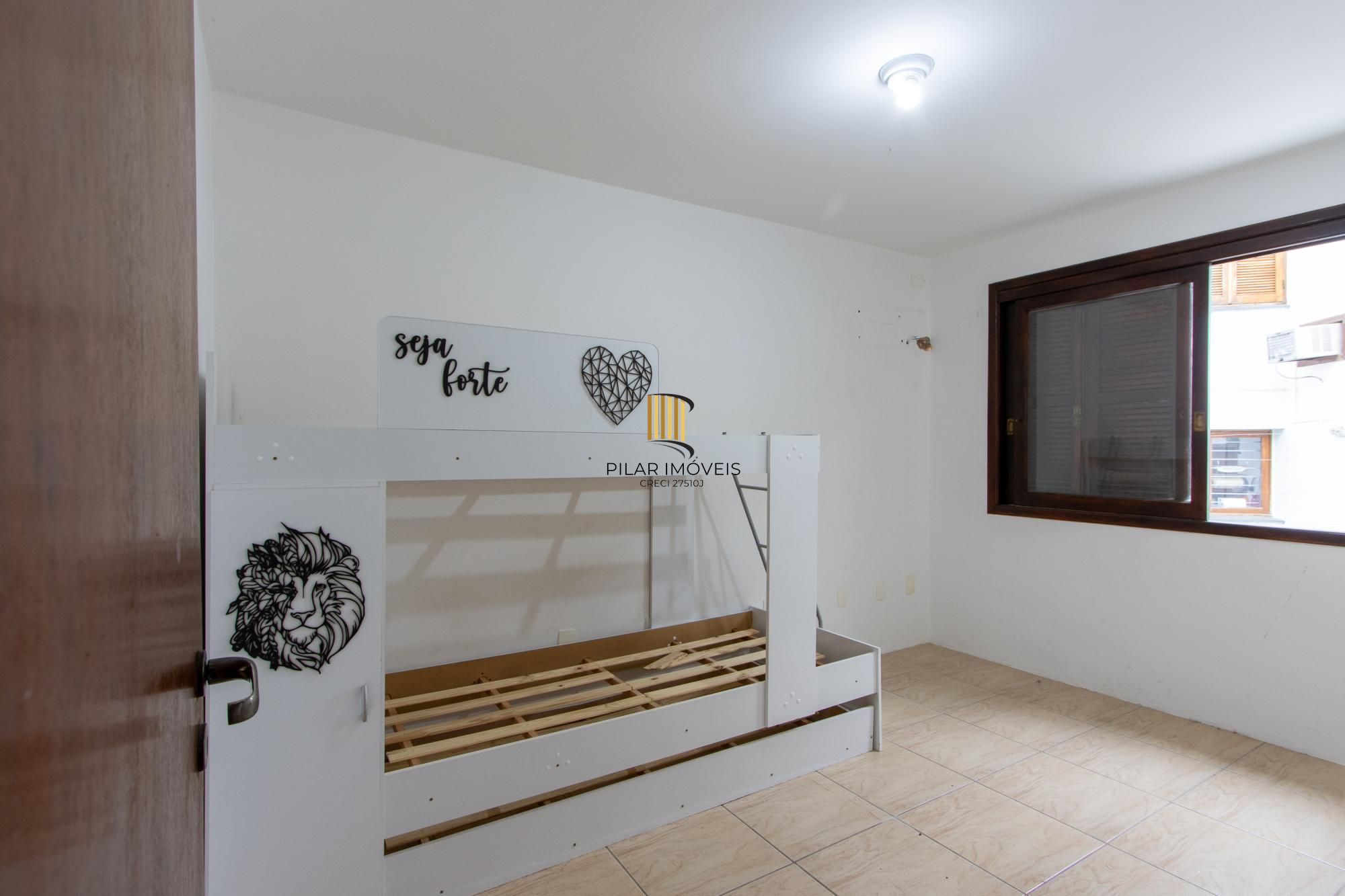 Casa de Condomínio 3 dormitórios no bairro Cristal