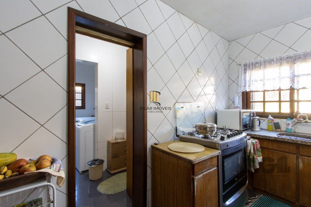 Casa para Venda - 300m², 3 dormitórios, sendo 1 suites, 4 vagas - Tristeza