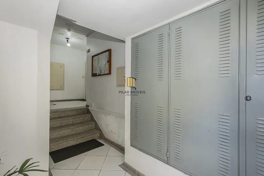 Apartamento de 2 quartos, no Bairro Tristeza, semi-mobiliado, com vaga escriturada.